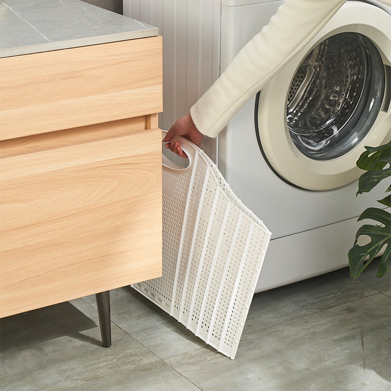 Foldable storage basket